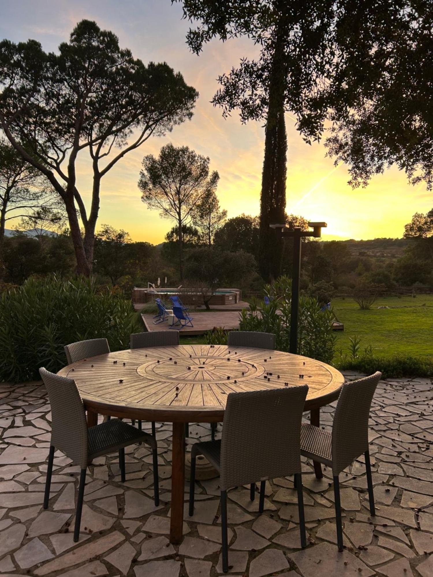 Residence Gabrielle Le Cannet Des Maures Extérieur photo